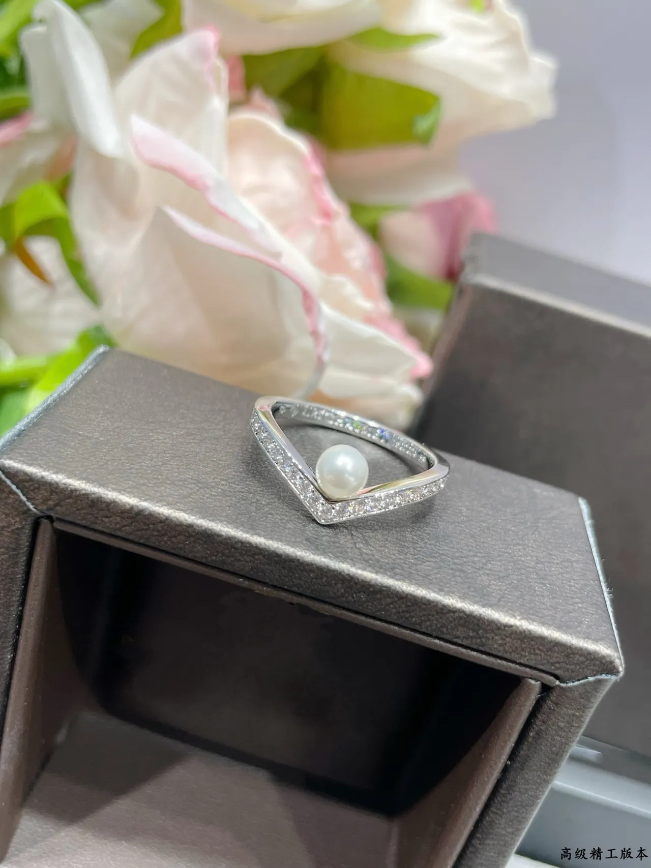 CHAUMET V-Shaped Pavé Diamond and Pearl Ring 6