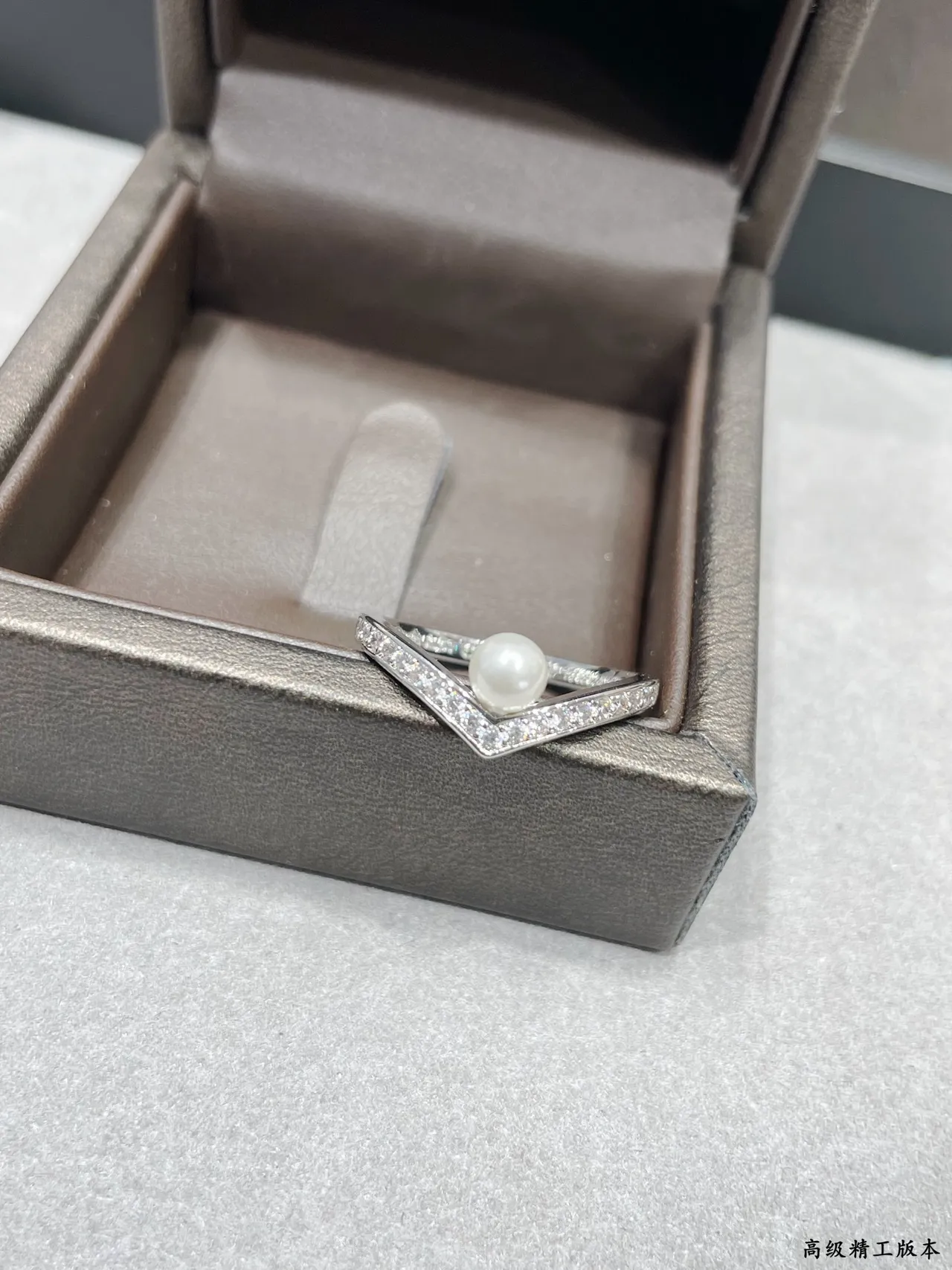 CHAUMET V-Shaped Pavé Diamond and Pearl Ring 7