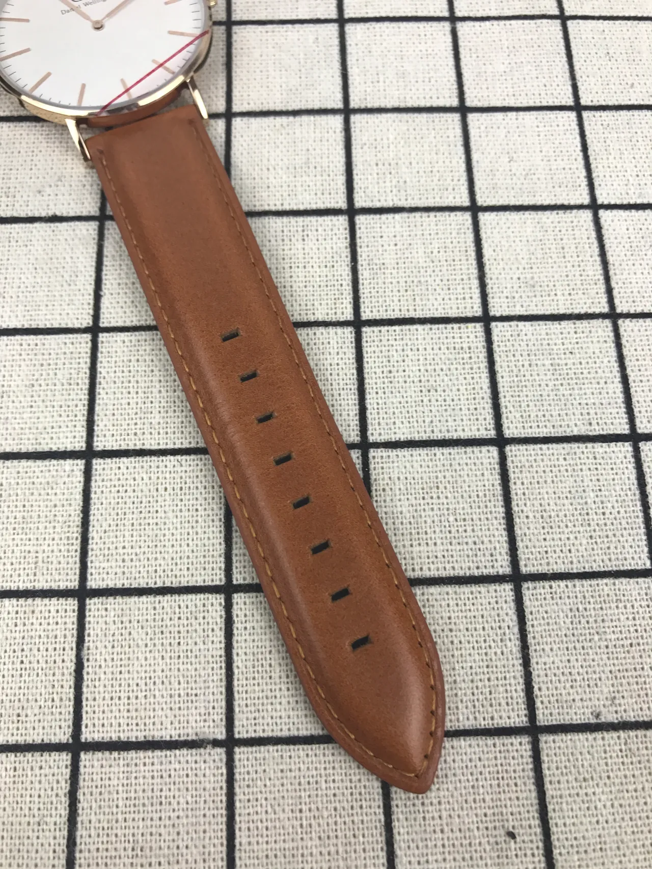 Daniel Wellington Classic Petite Montre en cuir marron quartz 3