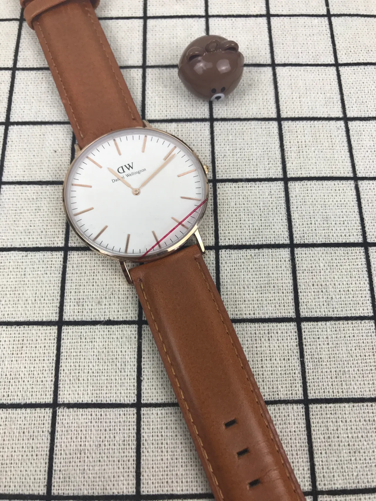 Daniel Wellington Classic Petite Montre en cuir marron quartz 4