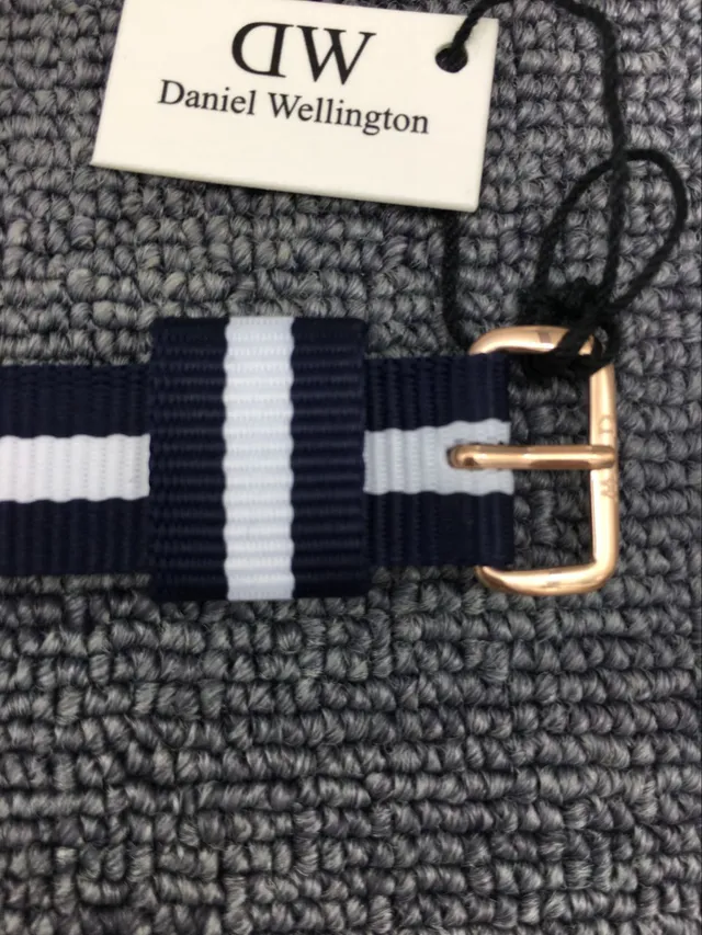 Daniel Wellington Classic Petite লাল ডায়াল গোলাপ সোনার কেস নেভি হোয়াইট স্ট্র্যাপ কোয়ার্টজ ওয়াচ 3