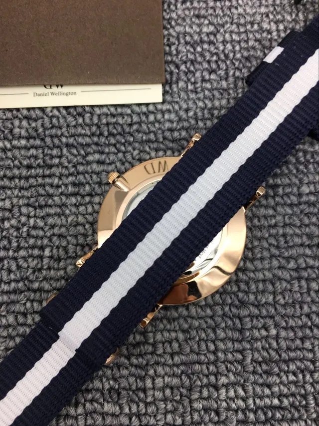 Daniel Wellington Classic Petite লাল ডায়াল গোলাপ সোনার কেস নেভি হোয়াইট স্ট্র্যাপ কোয়ার্টজ ওয়াচ 4