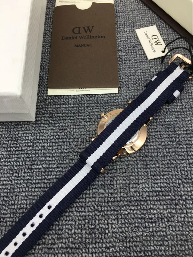 Daniel Wellington Classic Petite লাল ডায়াল গোলাপ সোনার কেস নেভি হোয়াইট স্ট্র্যাপ কোয়ার্টজ ওয়াচ 5
