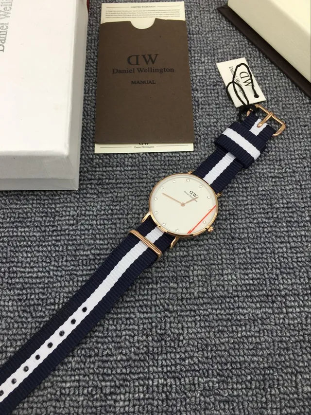 Daniel Wellington Classic Petite লাল ডায়াল গোলাপ সোনার কেস নেভি হোয়াইট স্ট্র্যাপ কোয়ার্টজ ওয়াচ 6
