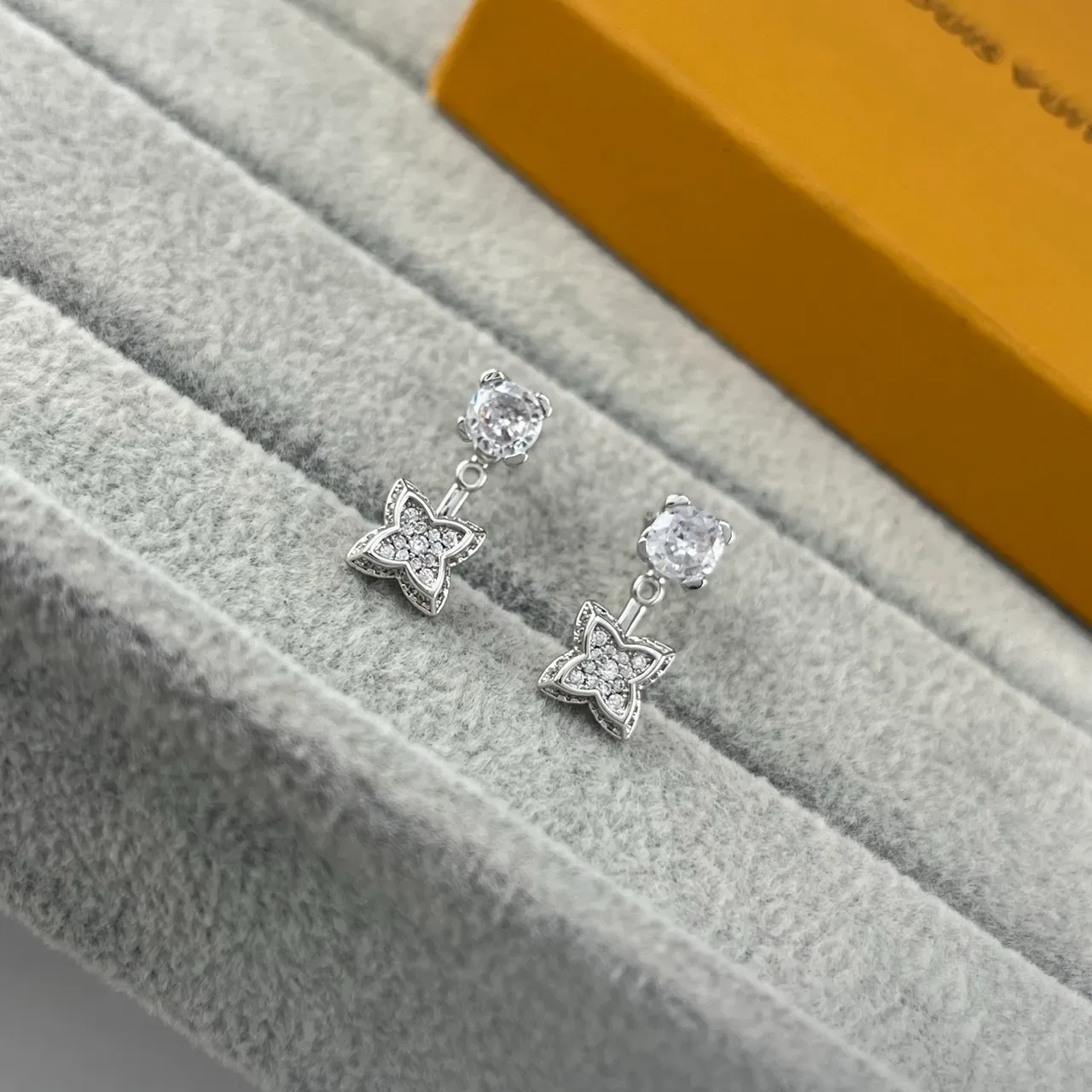 Double-Sided Star Pavé and Solitaire Stud Earrings 3