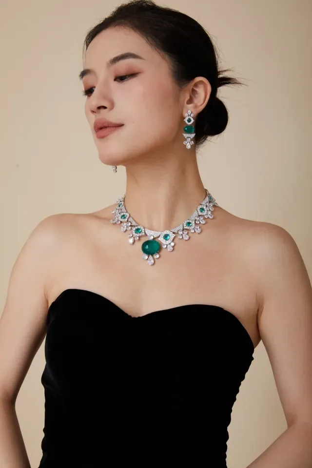 Emerald and Diamond Floral-Geometric Collar Necklace 3