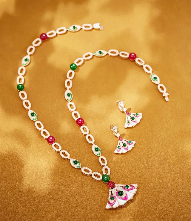 Fan-Shaped Enamel and Gemstone Pendant Necklace 7