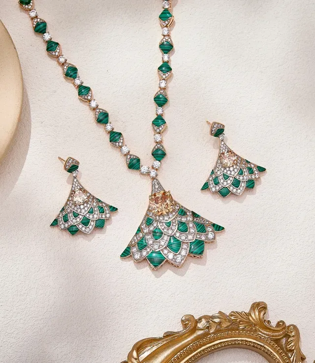Fan-Shaped Malachite and Diamond Pendant Necklace 3
