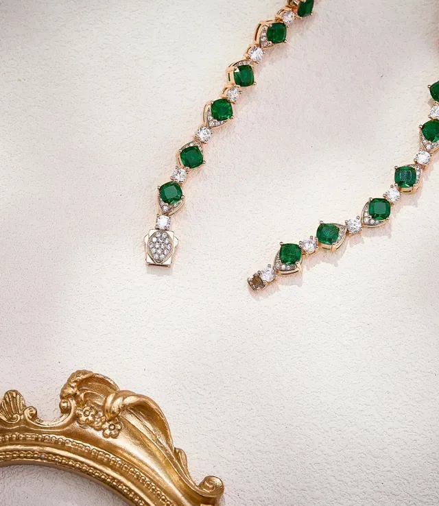 Fan-Shaped Malachite and Diamond Pendant Necklace 4