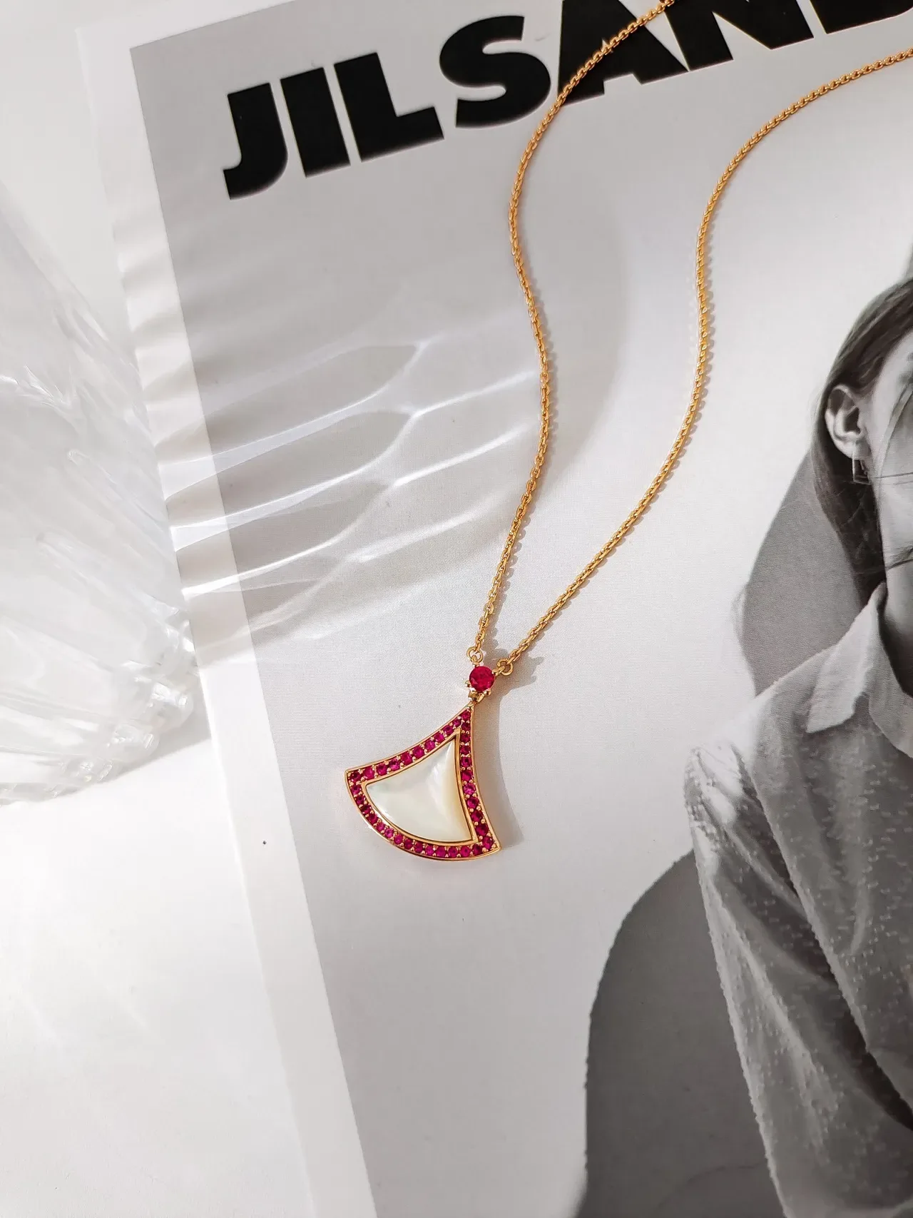 Collier pendentif en forme d'éventail de pierre rose et nacre 6