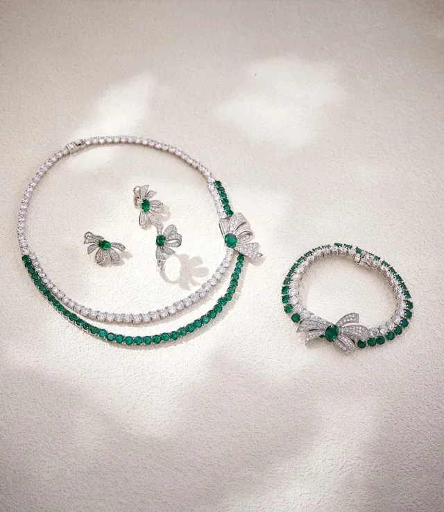 Floral Bow Motif Oval Green Gemstone Pavé Ring 3