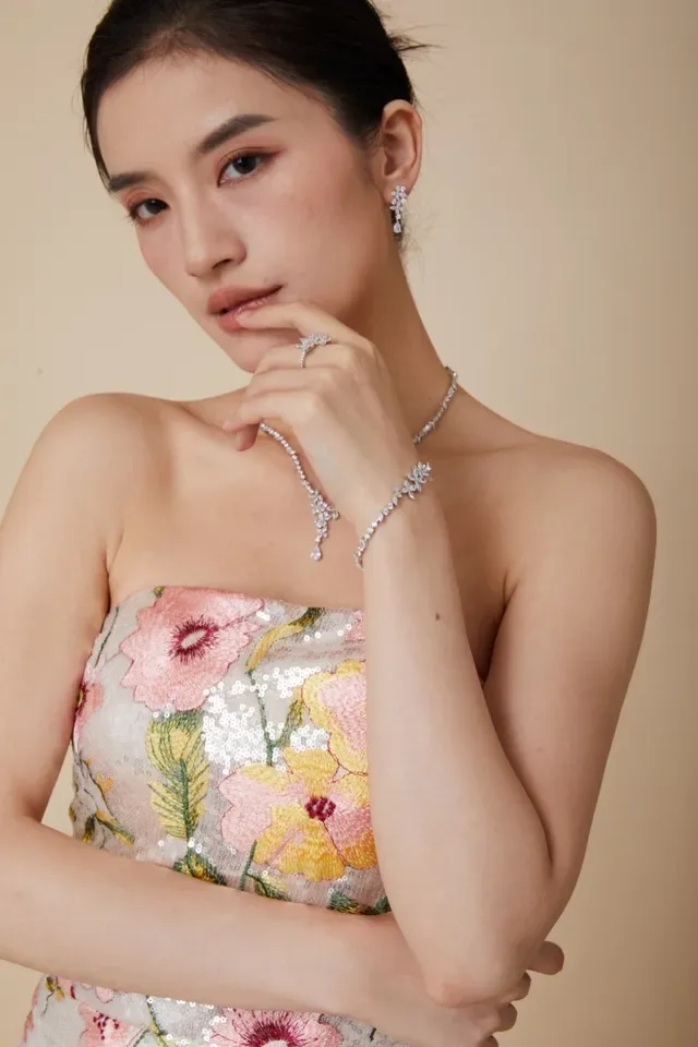 Floral Motif Marquise-Cut Stone Bracelet 2