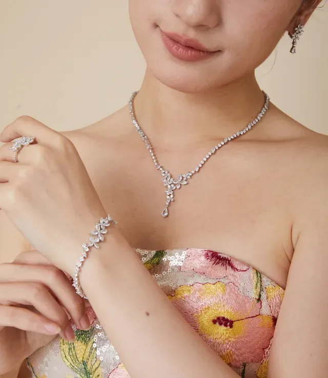 Floral Motif Marquise-Cut Stone Bracelet 5