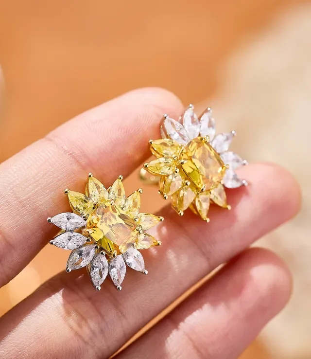 Floral Motif Yellow and Clear Gemstone Stud Earrings 8