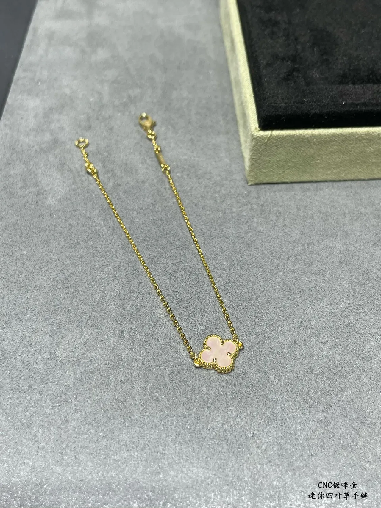Four-Leaf Clover Bracelet Gold White Pendant Fine Link Chain Bracelet 4