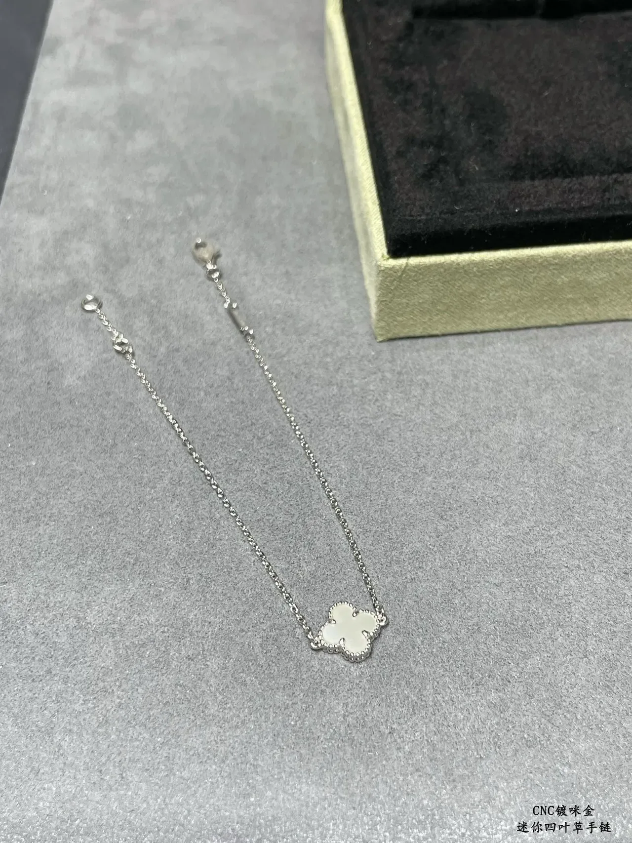 Four-Leaf Clover Bracelet Gold White Pendant Fine Link Chain Bracelet 5