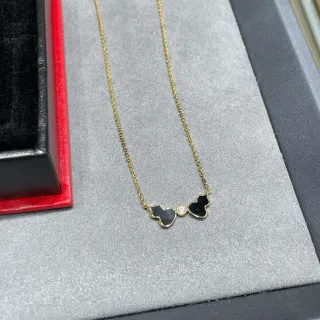 Collar de Cadena de Oro Negro con Esmalte y Colgante de Doble Corazón