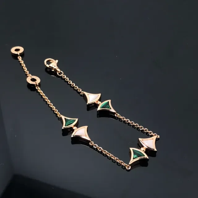 Gold Green Chain Triangular Inlaid Motifs Bracelet 3