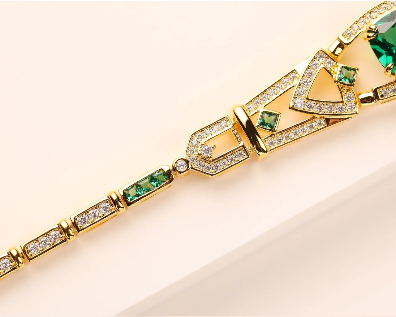 সোনালি সবুজ জ্যামিতিক লিঙ্ক Pavé-Set স্বচ্ছ পাথরের ব্রেসলেট 7