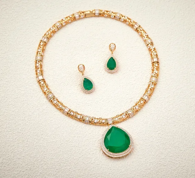 Gold Green Intricate Link Chain Pear-Shaped Gemstone Pendant Necklace 7