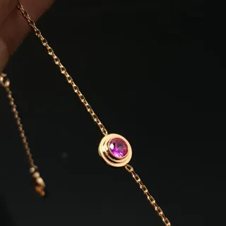 Colar Corrente Curb de Ouro e Roxo Pendente Redondo Simples Bezels
