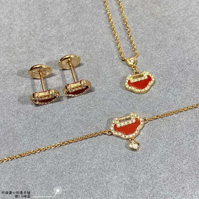 Gold Red Chain Enamel Pendant Bracelet 4