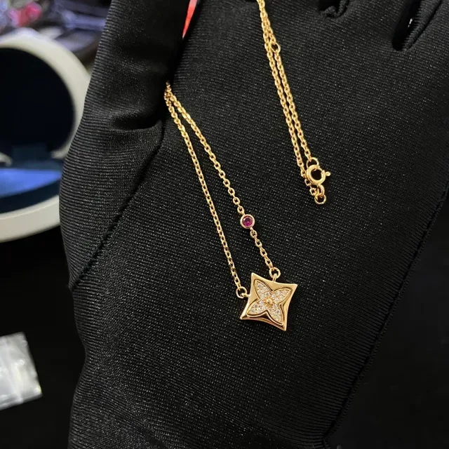 Gold Red Chain Pavé-Set Diamond-Like Stones Necklace 4