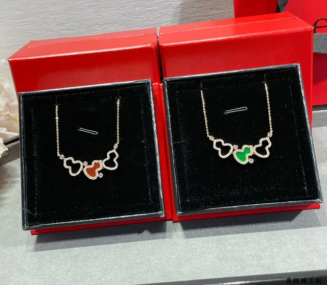 Gold Red Chain Pavé-Set Heart Outlines Necklace 2