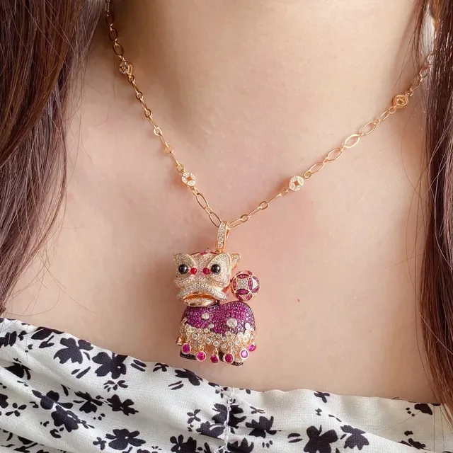 Gold Red Gem-Encrusted Animal Pendant Oval-Link Chain Necklace 8