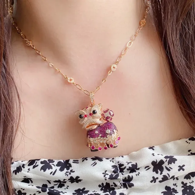 Gold Red Gem-Encrusted Animal Pendant Oval-Link Chain Necklace 9