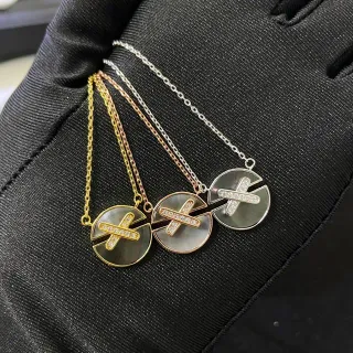 Colliers de pendentif disque en nacre avec motif de croix en or, or rose et argent