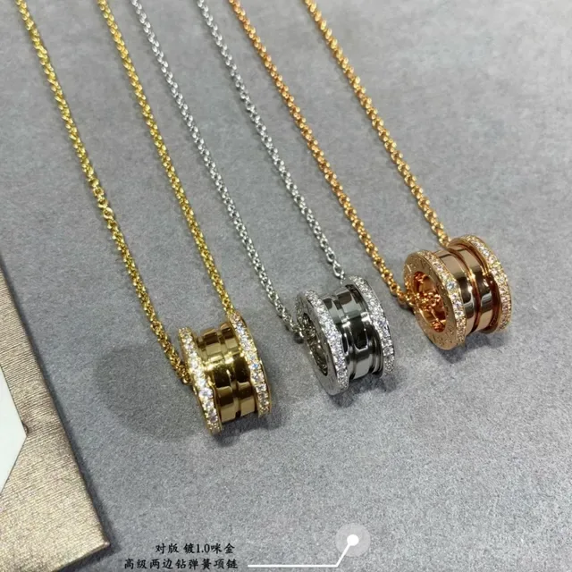 Gold Silver Cylindrical Barrel Pendant Pavé-Set Diamonds On Edges Necklace 3