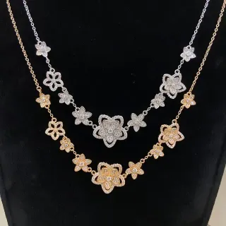 قلادة ذهبية فضية بتصميم زهوري وأحجار Pavé-Set