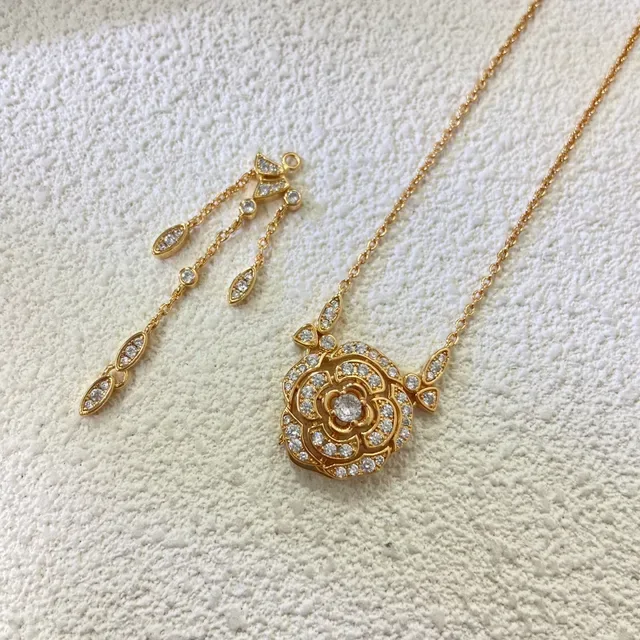 Gold Silver Floral Pendant Pavé-Set Stones Necklace 5