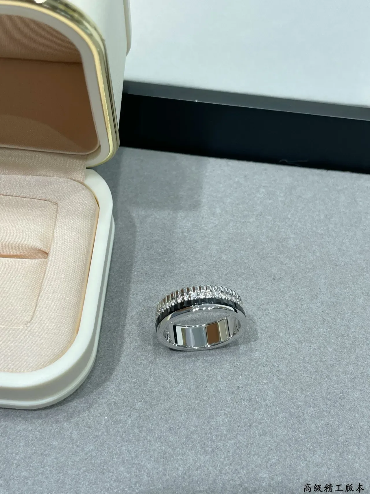 Gold Silver Rotating Bezel Pavé-Set Stones Ring 3