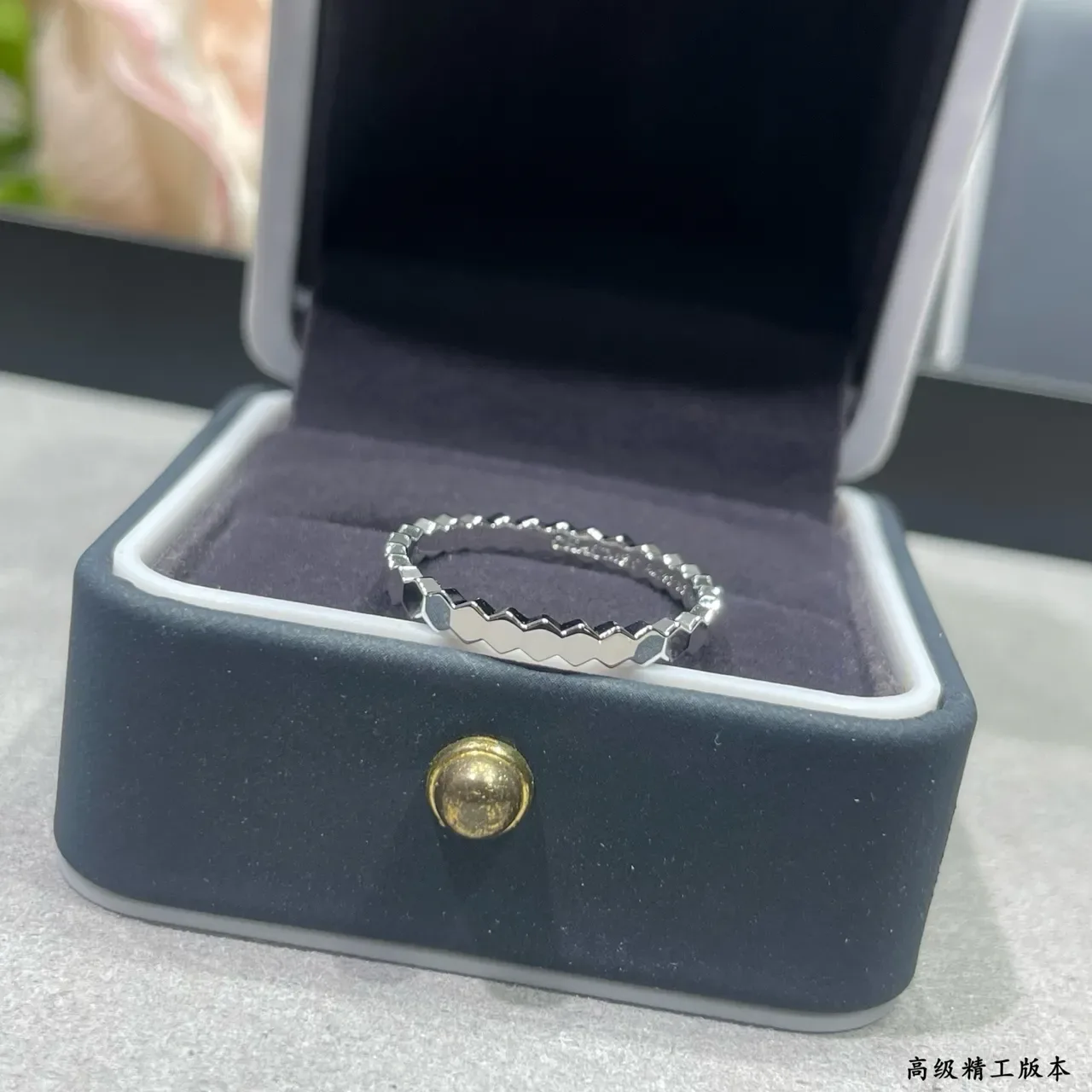 Gold Silver Textured Zigzag Band Thin Profile Ring 7