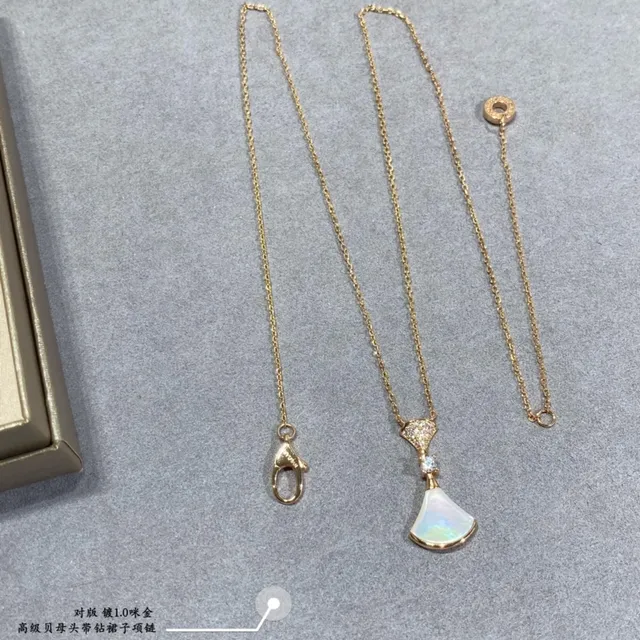 Gold-Tone Fan-Shaped Opal Pendant Necklace 2