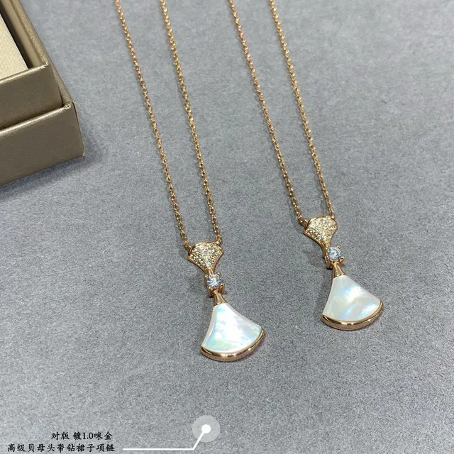 Gold-Tone Fan-Shaped Opal Pendant Necklace 6