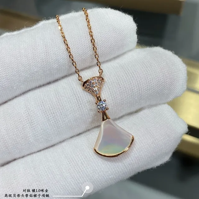 Gold-Tone Fan-Shaped Opal Pendant Necklace 8