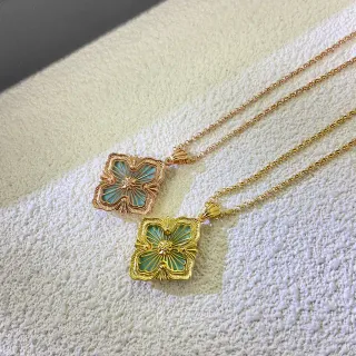 Colliers pendentif quatrefoil en émail floral doré