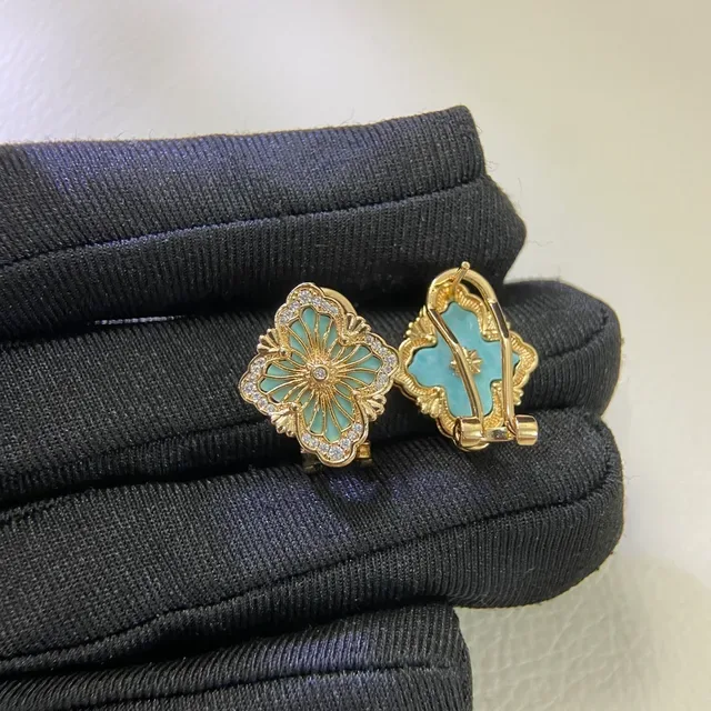 Boucles d'oreilles clip-on de filigrane florale en émail et cristaux dorés 4
