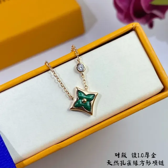 Gold-Tone Green Enamel Square Pendant Necklace 6
