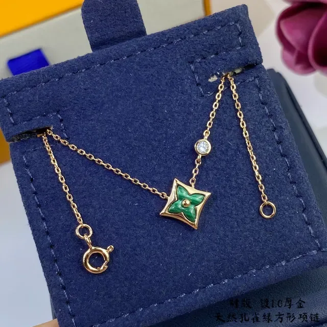 Gold-Tone Green Enamel Square Pendant Necklace 8