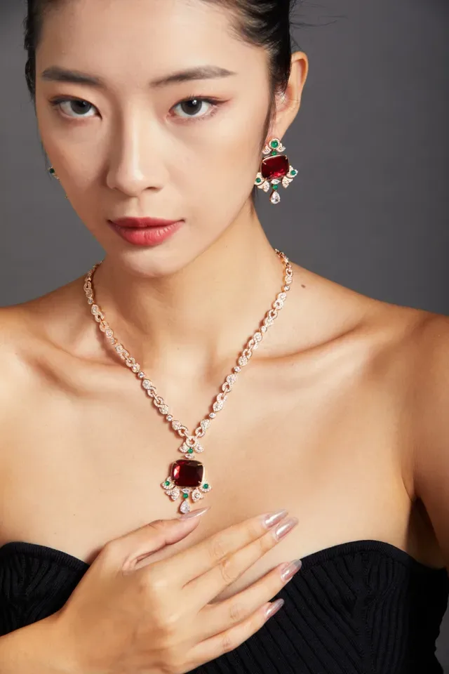 Gold-Tone Red Gemstone and Emerald Accent Pendant Necklace 4