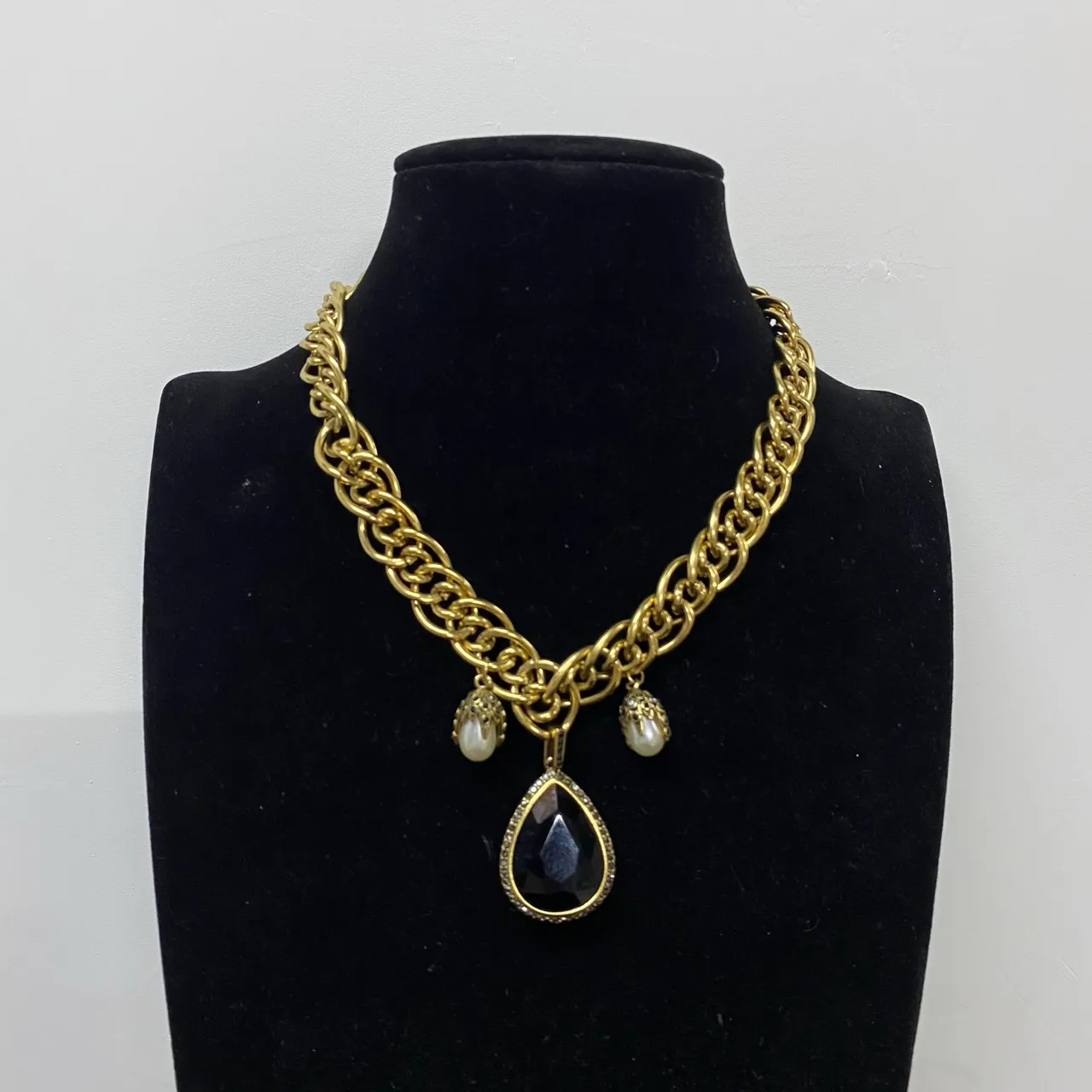 Colar de pendentif de videira de rosas em tom dourado 2