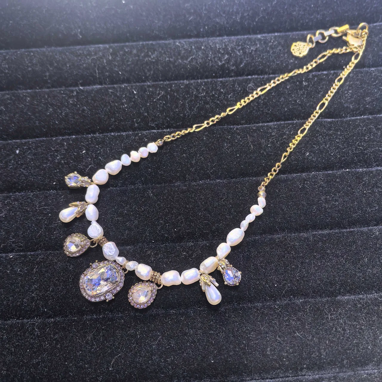 Colar de pendentif de videira de rosas em tom dourado 3