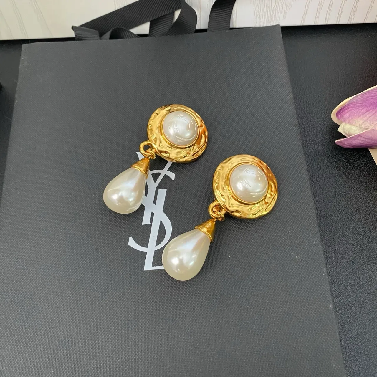 Gold-Tone Textured Disc and Teardrop Pearl Dangling Earrings 4