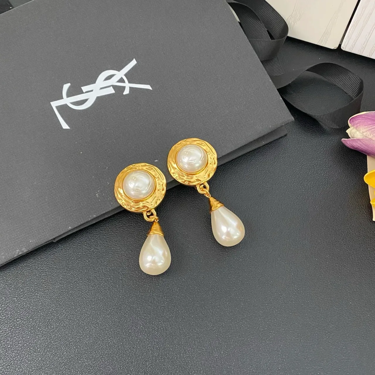 Gold-Tone Textured Disc and Teardrop Pearl Dangling Earrings 7