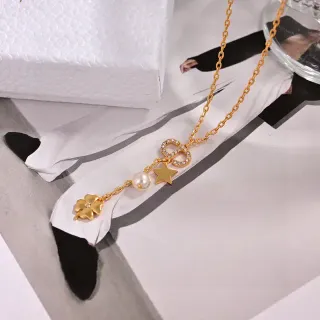 سلسلة ذهبية وبيضاء مع قلادة multi-charm