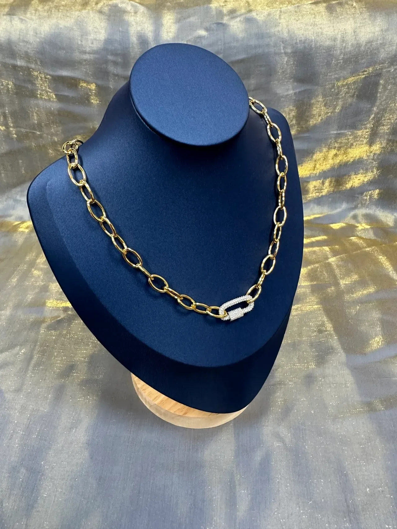 Gold White Oval Link Chain Pavé-Set Rectangular Clasp Necklace 9